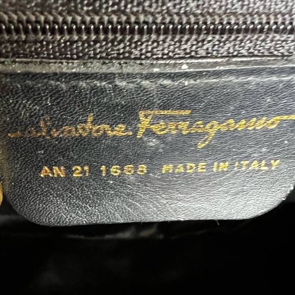 Gorgeous 2-Way Black Ferragamo - Picture 7 of 12